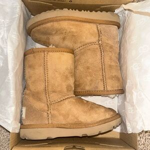 Toddler Uggs Chestnut - 8C